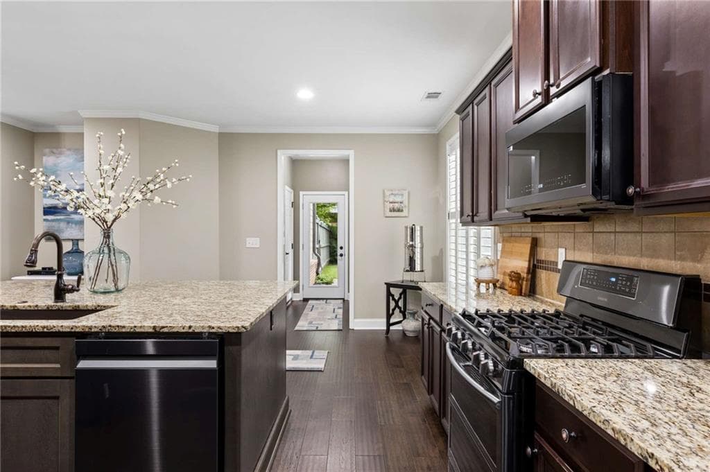 4 bedroom, 4 bathroom, 2,562 sq ft single family residence under contract at 3541 S Sherwood Road, Smyrna, GA 30082 — photo 7