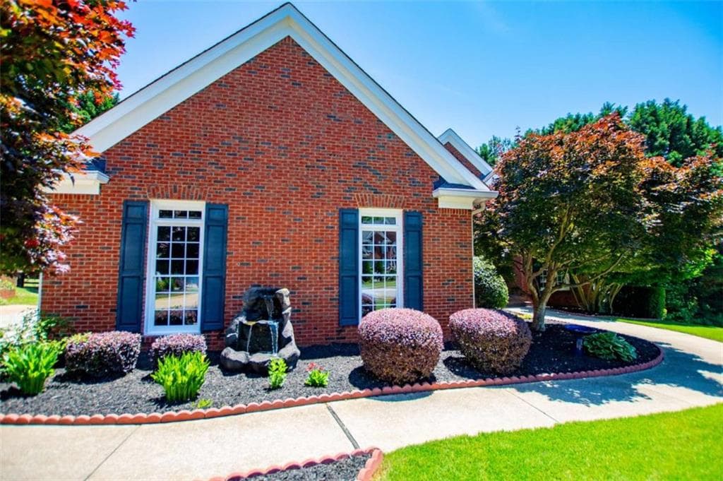 4 bedroom, 4 bathroom, 2,935 sq ft single family residence for sale at 303 Ivy Brook Court, Alpharetta, GA 30004 — photo 6