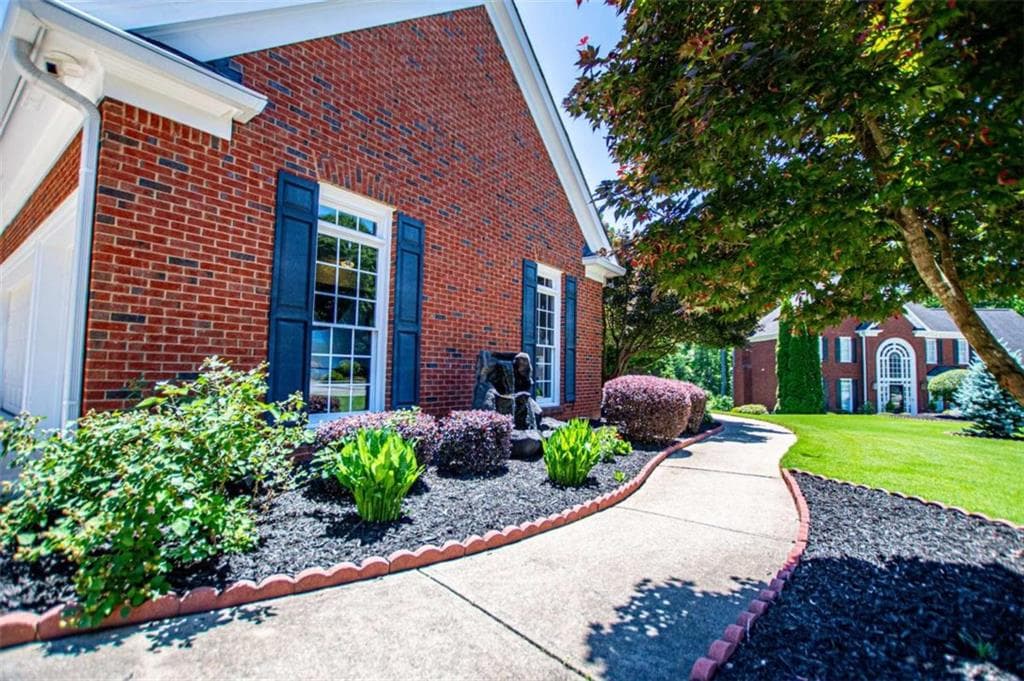 4 bedroom, 4 bathroom, 2,935 sq ft single family residence for sale at 303 Ivy Brook Court, Alpharetta, GA 30004 — photo 7