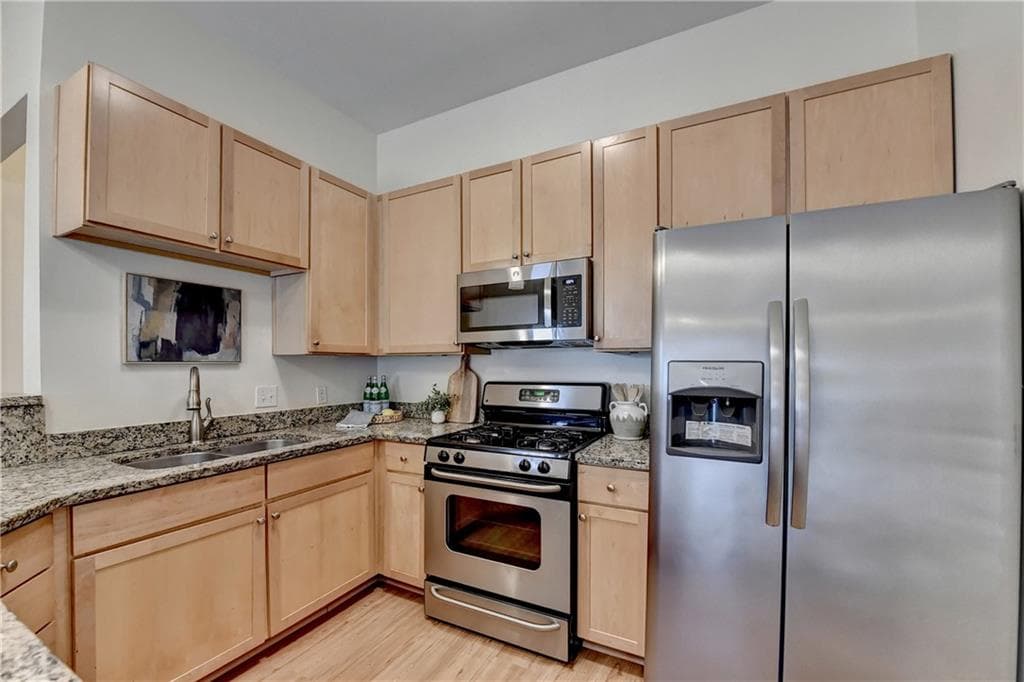 2 bedroom, 2 bathroom, 1,014 sq ft condominium for sale at 799 Hammond Drive 123, Atlanta, GA 30328 — photo 3