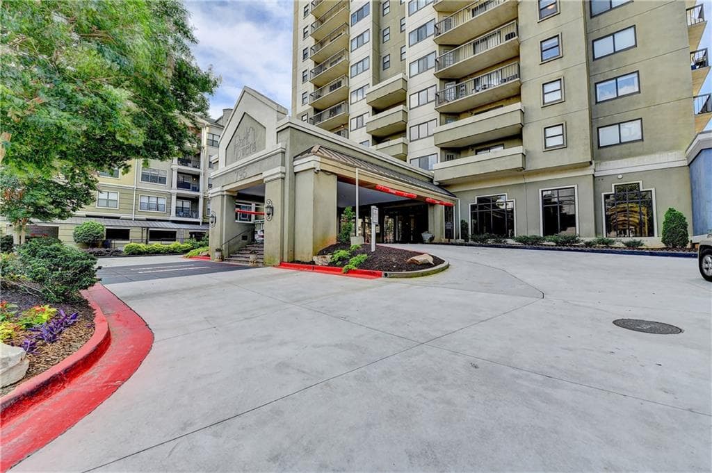 2 bedroom, 2 bathroom, 1,014 sq ft condominium for sale at 799 Hammond Drive 123, Atlanta, GA 30328 — photo 9