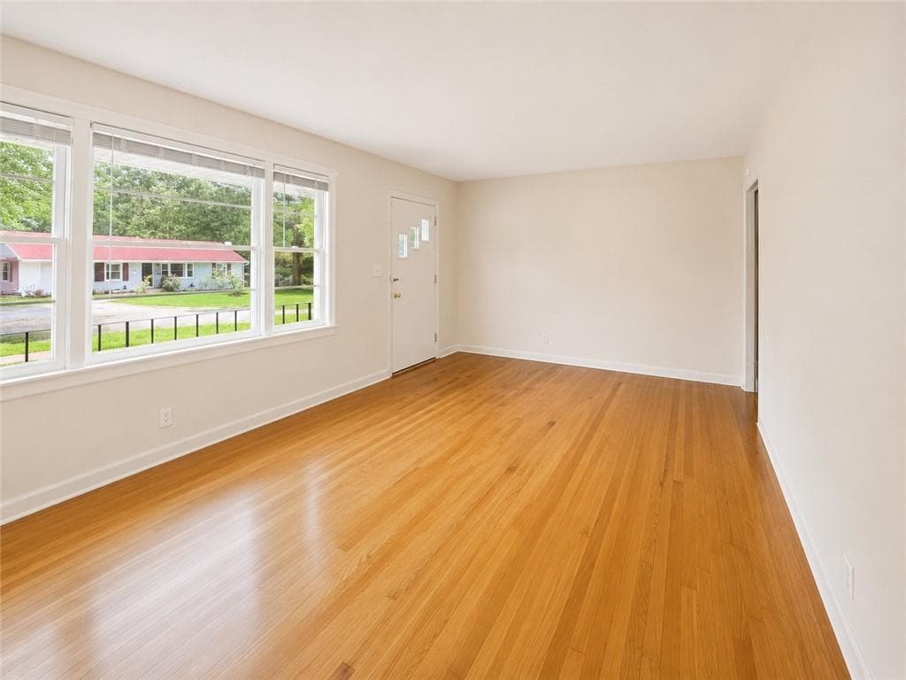 3 bedroom, 1 bathroom, 1,170 sq ft single family residence under contract at 29 Artillery Drive, Columbus, GA 31903 — photo 3