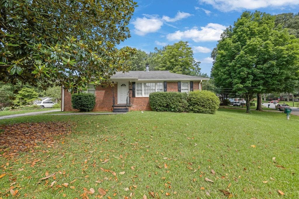 3 bedroom, 2 bathroom, 1,645 sq ft single family residence for sale at 571 Benmac Road, Smyrna, GA 30080 — photo 1 of 36