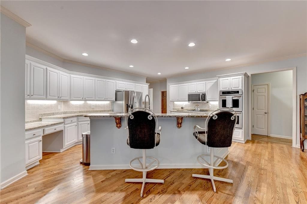 5 bedroom, 4 bathroom, 2,628 sq ft single family residence under contract at 3515 Woodbury Creek Drive, Cumming, GA 30041 — photo 2