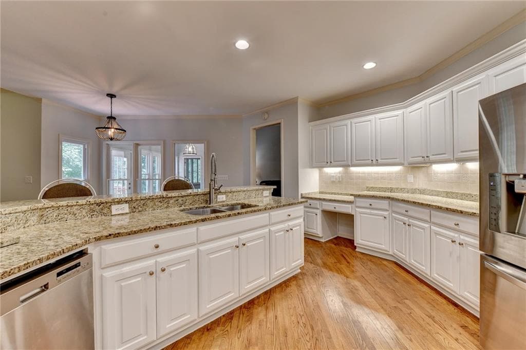 5 bedroom, 4 bathroom, 2,628 sq ft single family residence under contract at 3515 Woodbury Creek Drive, Cumming, GA 30041 — photo 4