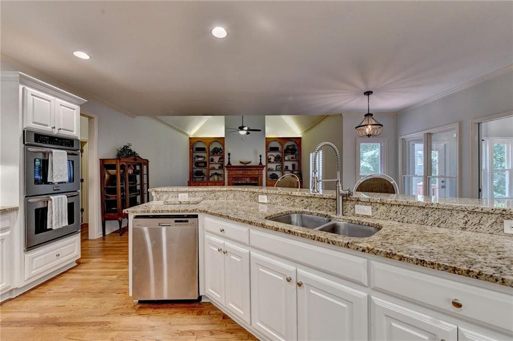 5 bedroom, 4 bathroom, 2,628 sq ft single family residence under contract at 3515 Woodbury Creek Drive, Cumming, GA 30041 — photo 5
