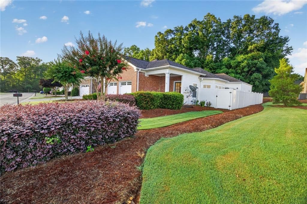 2 bedroom, 2 bathroom, 1,753 sq ft single family residence for sale at 236 Abercorn Way, Woodstock, GA 30188 — photo 3