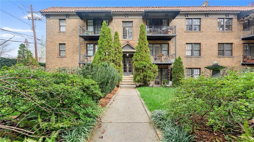 2 bedroom, 1 bathroom, 762 sq ft condominium sold at 677 Somerset Terrace 2D, Atlanta, GA 30306