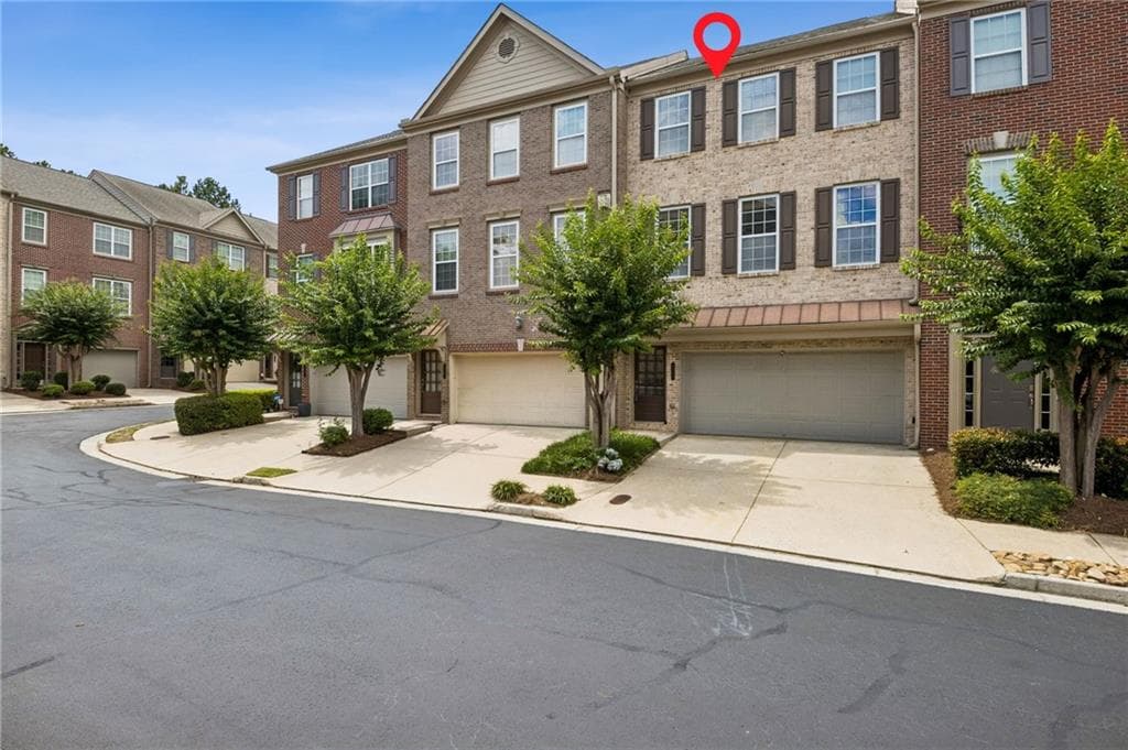 3 bedroom, 4 bathroom, 2,566 sq ft townhouse for sale at 3279 Greenwood Oak Drive, Peachtree Corners, GA 30092 — photo 2