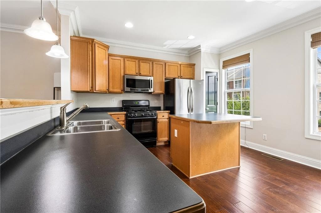 3 bedroom, 4 bathroom, 2,566 sq ft townhouse for sale at 3279 Greenwood Oak Drive, Peachtree Corners, GA 30092 — photo 9
