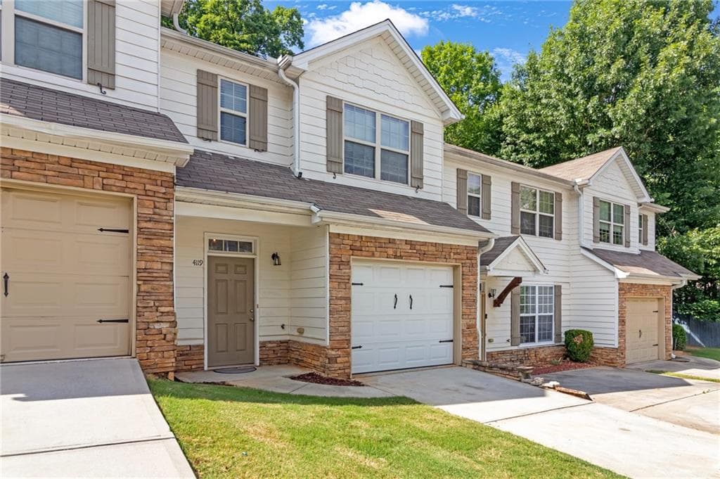 3 bedroom, 3 bathroom, 1,485 sq ft condominium for sale at 4119 Stone Trace Drive, Atlanta, GA 30344 — photo 2