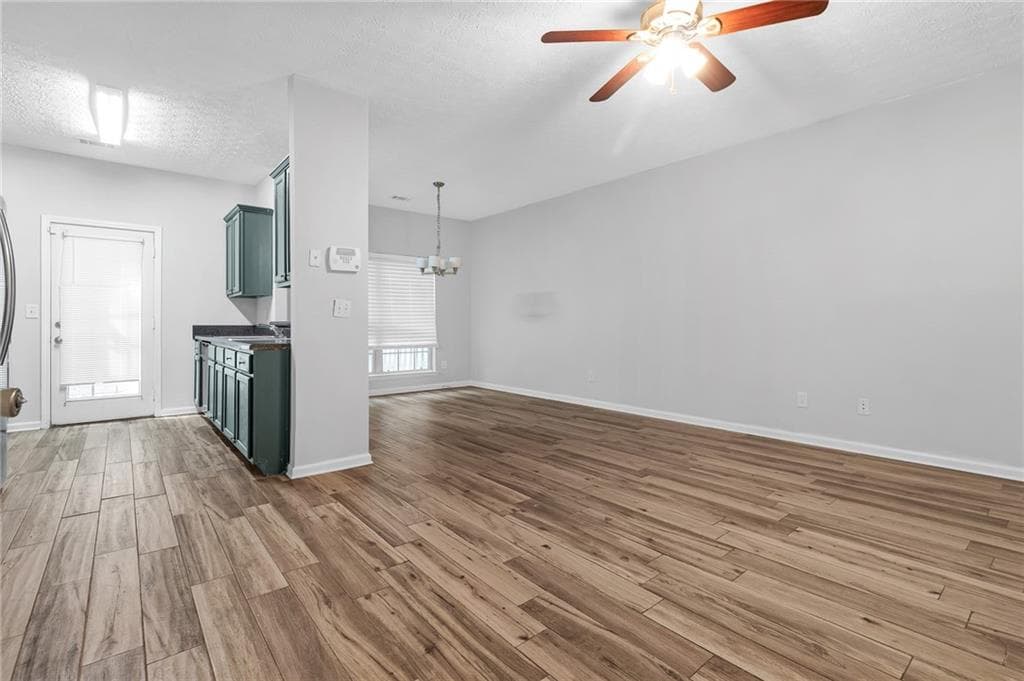 3 bedroom, 3 bathroom, 1,485 sq ft condominium for sale at 4119 Stone Trace Drive, Atlanta, GA 30344 — photo 5