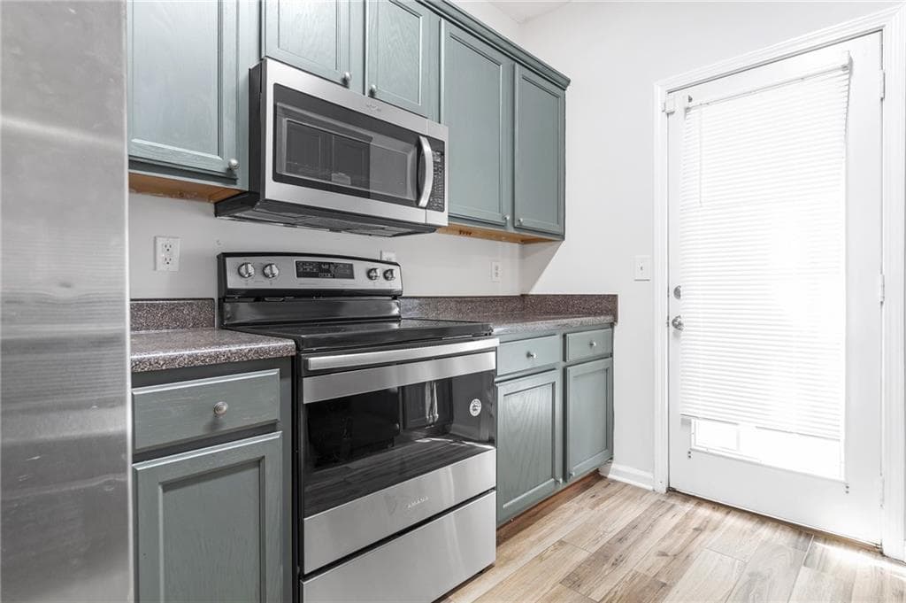 3 bedroom, 3 bathroom, 1,485 sq ft condominium for sale at 4119 Stone Trace Drive, Atlanta, GA 30344 — photo 9