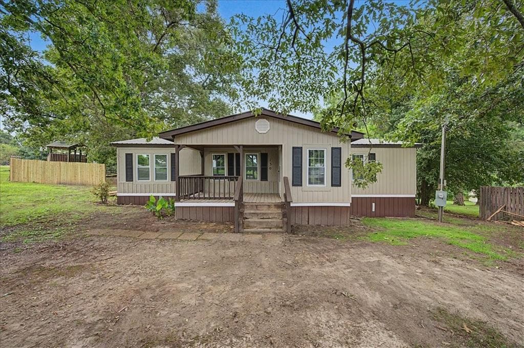 3 bedroom, 2 bathroom, 1,152 sq ft single family residence under contract at 130 Rolling Acres 1st St, Calhoun, GA 30701