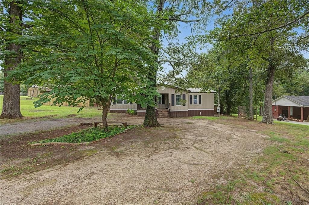 3 bedroom, 2 bathroom, 1,152 sq ft single family residence under contract at 130 Rolling Acres 1st St, Calhoun, GA 30701 — photo 2