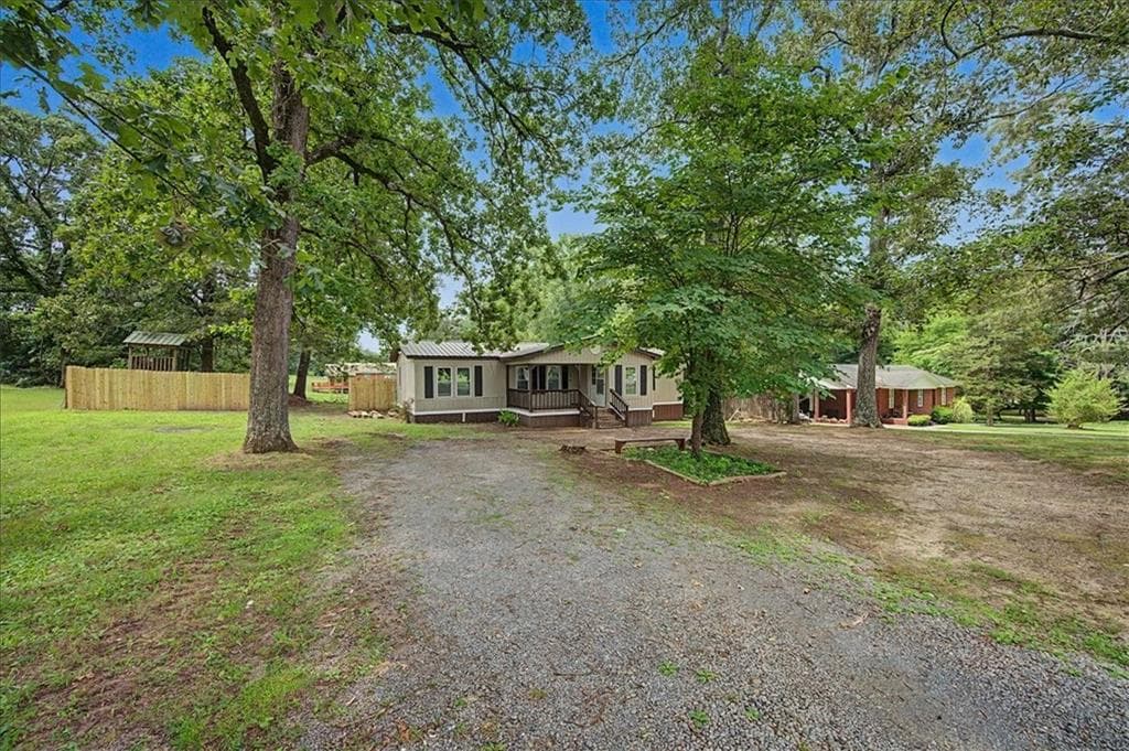 3 bedroom, 2 bathroom, 1,152 sq ft single family residence under contract at 130 Rolling Acres 1st St, Calhoun, GA 30701 — photo 4