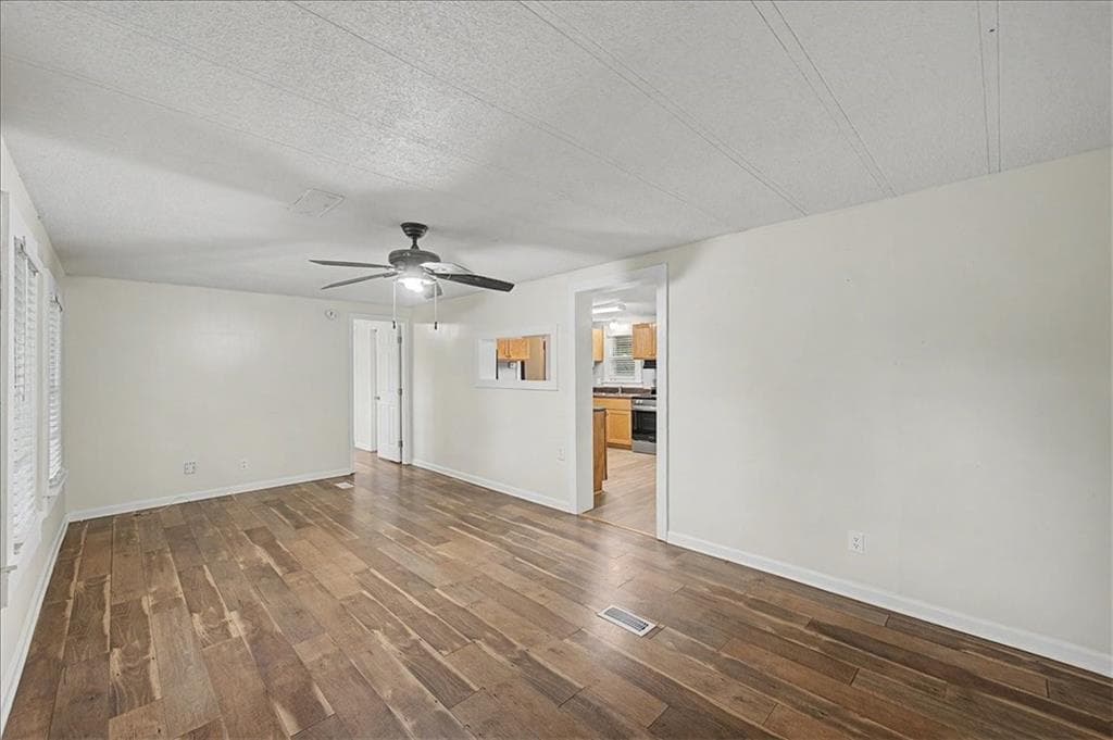 3 bedroom, 2 bathroom, 1,152 sq ft single family residence under contract at 130 Rolling Acres 1st St, Calhoun, GA 30701 — photo 10