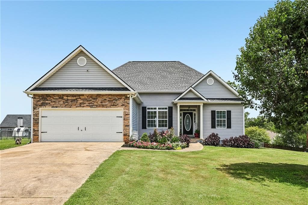 3 bedroom, 2 bathroom, 1,512 sq ft single family residence sold at 221 Polar Lane, Carrollton, GA 30117