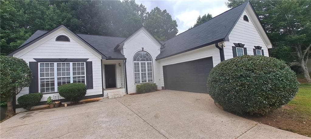 4 bedroom, 3 bathroom, 3,148 sq ft single family residence for rent at 1050 Hillary Lane, Lawrenceville, GA 30043 for $2,300 a month — photo 1 of 26