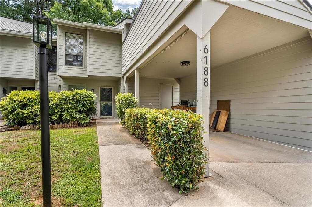 3 bedroom, 3 bathroom, 2,131 sq ft townhouse for sale at 6188 Brookwood Road, Peachtree Corners, GA 30092 — photo 4