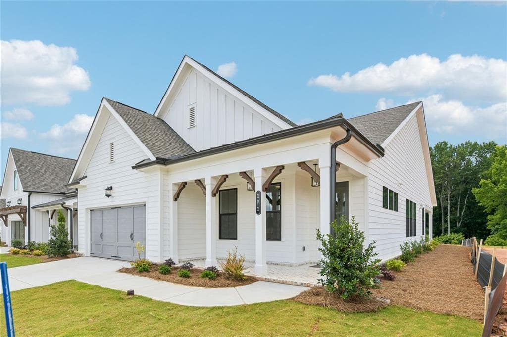 3 bedroom, 3 bathroom, 2,018 sq ft single family residence under contract at 171 High Point Drive, Hoschton, GA 30548 — photo 2