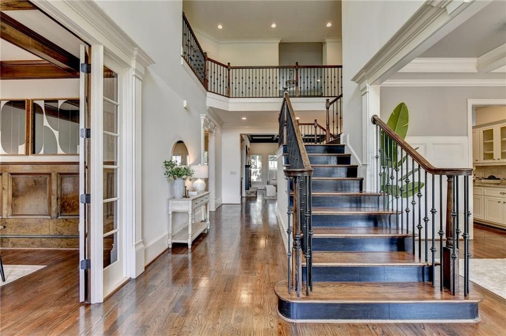 6 bedroom, 6 bathroom, 6,870 sq ft single family residence under contract at 5272 Lacosta Lane, Johns Creek, GA 30022 — photo 7
