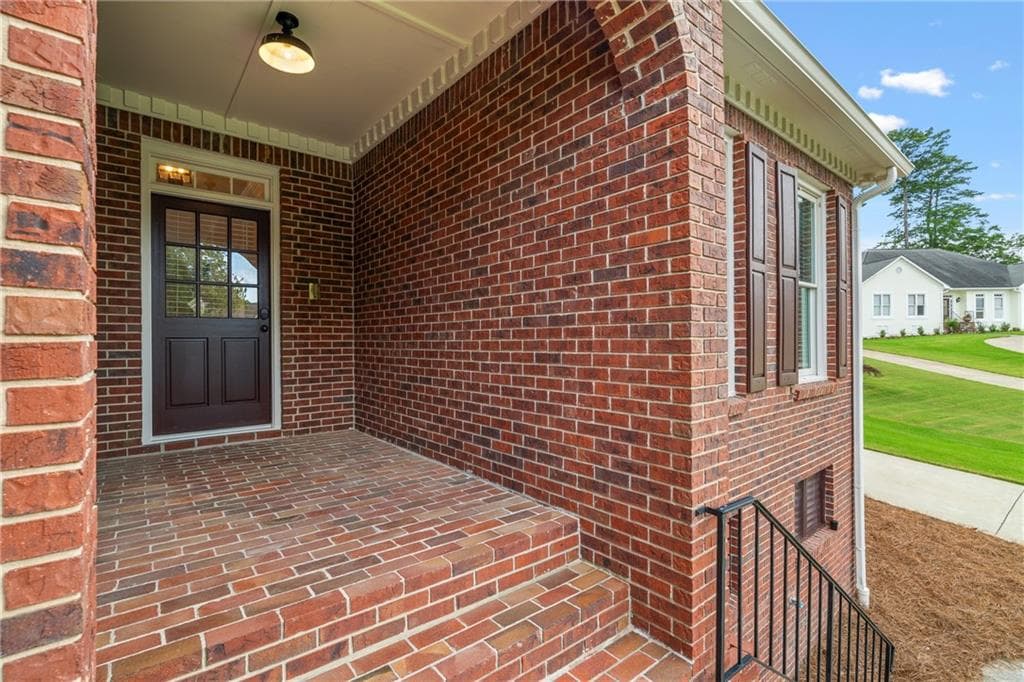 4 bedroom, 3 bathroom, 2,096 sq ft single family residence under contract at 603 Fairway Court, Marietta, GA 30068 — photo 2