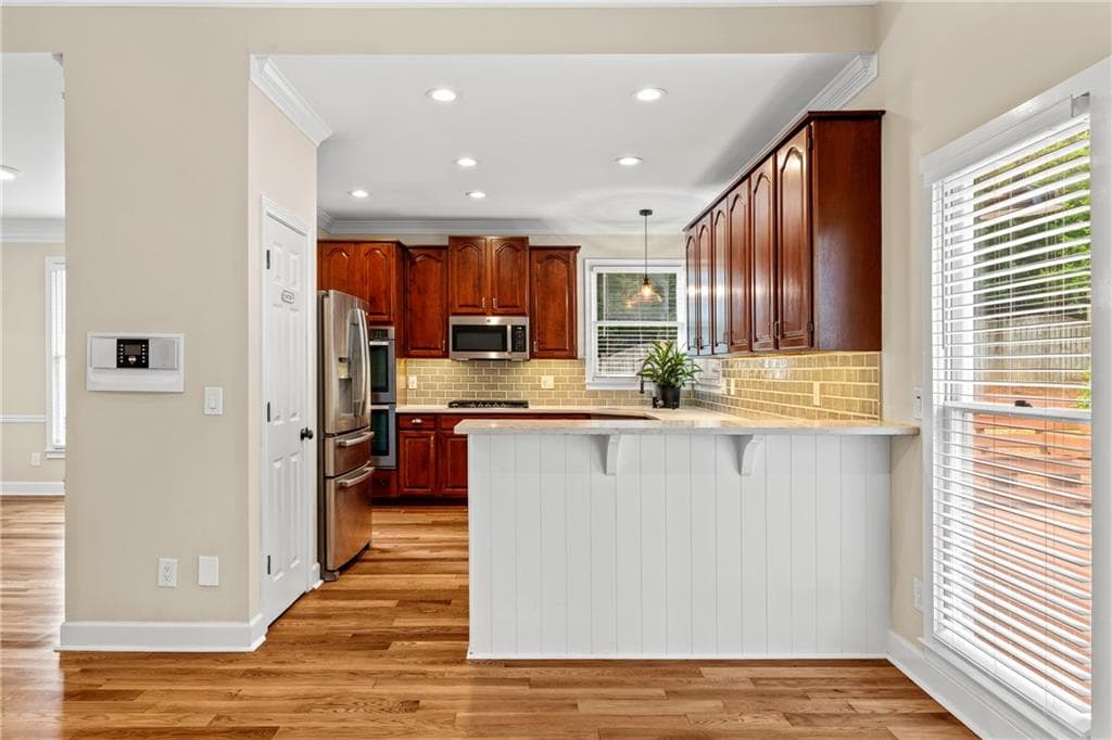 4 bedroom, 3 bathroom, 2,096 sq ft single family residence under contract at 603 Fairway Court, Marietta, GA 30068 — photo 8