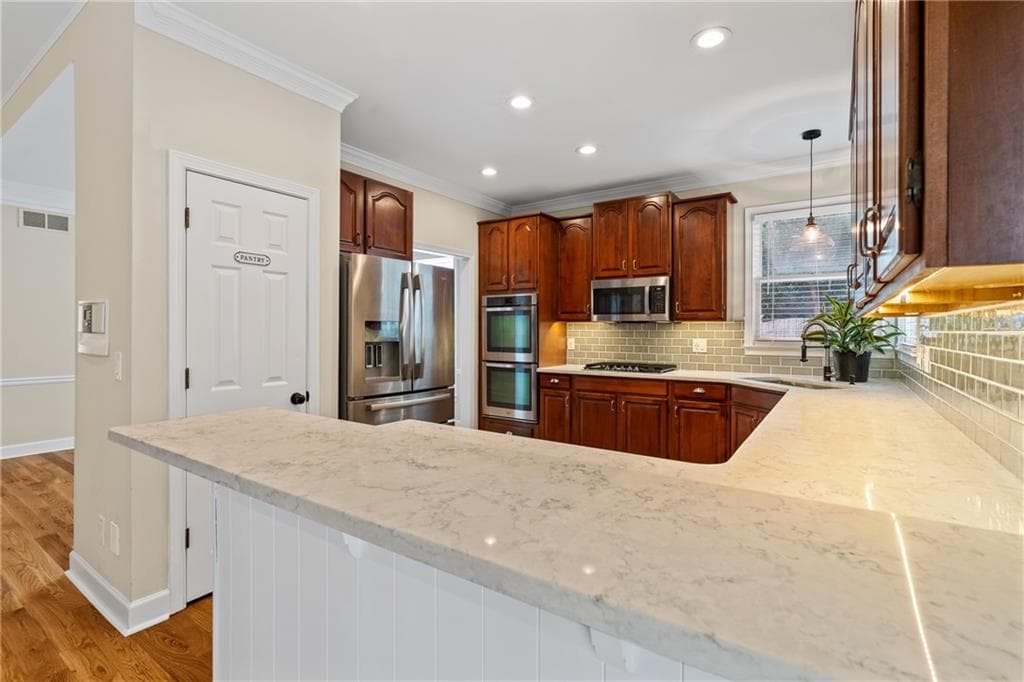 4 bedroom, 3 bathroom, 2,096 sq ft single family residence under contract at 603 Fairway Court, Marietta, GA 30068 — photo 9