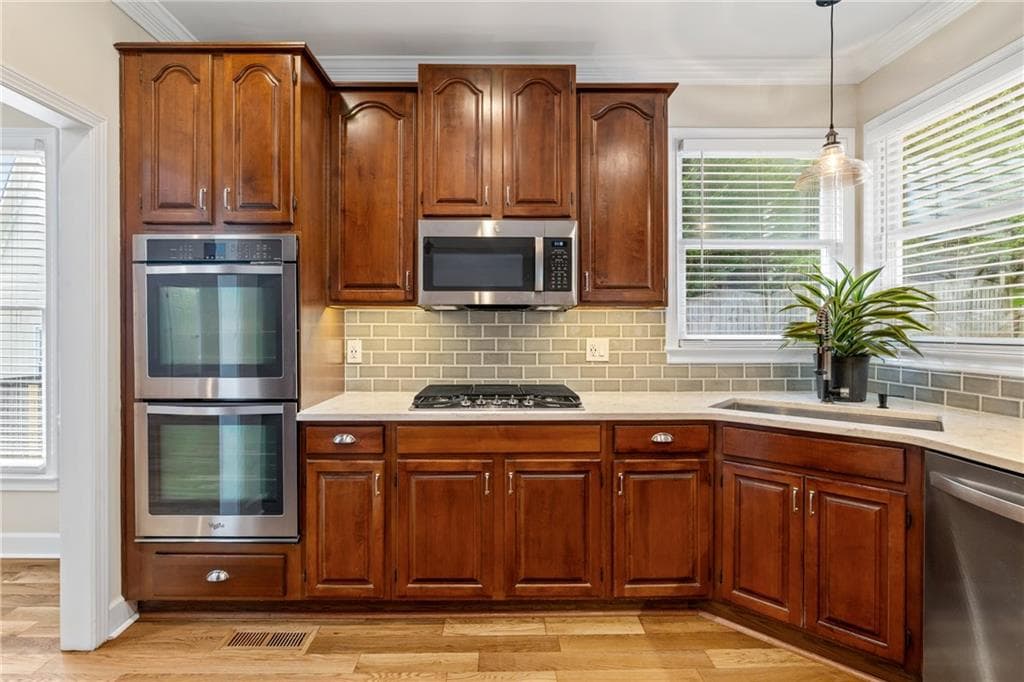4 bedroom, 3 bathroom, 2,096 sq ft single family residence under contract at 603 Fairway Court, Marietta, GA 30068 — photo 10