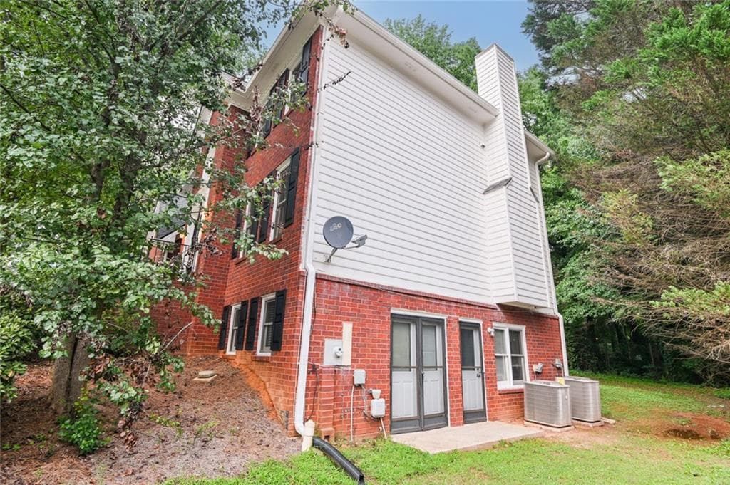 4 bedroom, 4 bathroom, 2,630 sq ft single family residence under contract at 4964 Oak Leaf Terrace, Stone Mountain, GA 30087 — photo 3
