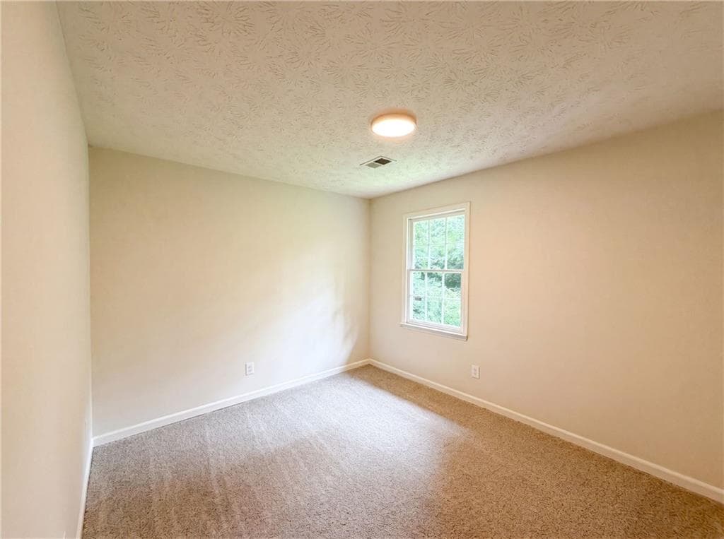 4 bedroom, 3 bathroom, 1,712 sq ft single family residence under contract at 6486 Lynndale Lane, Morrow, GA 30260 — photo 4