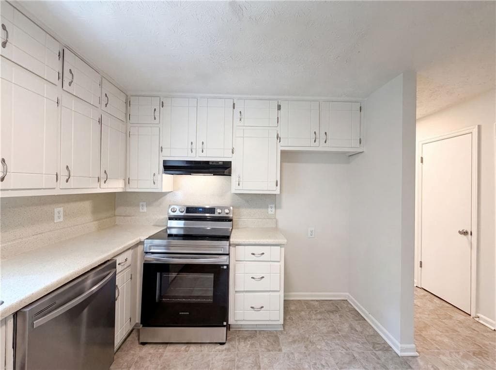 4 bedroom, 3 bathroom, 1,712 sq ft single family residence under contract at 6486 Lynndale Lane, Morrow, GA 30260 — photo 7