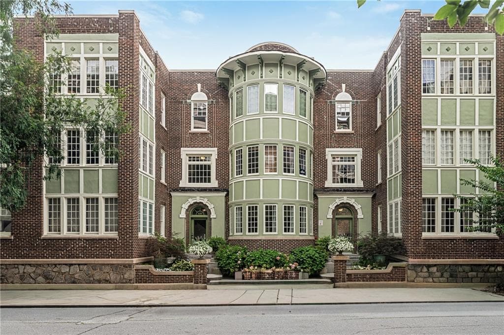 2 bedroom, 2 bathroom, 1,284 sq ft condominium sold at 635 Myrtle Street 2, Atlanta, GA 30308