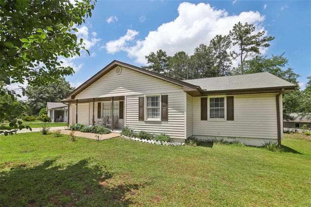 3 bedroom, 2 bathroom, 1,288 sq ft single family residence for sale at 2458 Nugget Drive, Conyers, GA 30094 — photo 2