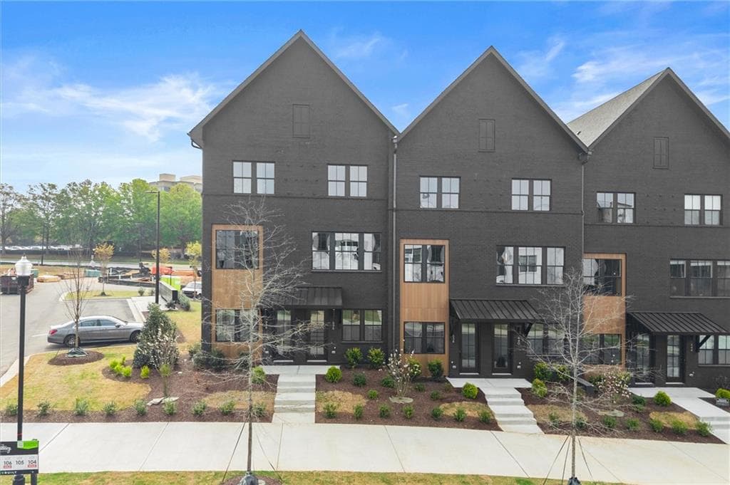 2 bedroom, 4 bathroom, 1,644 sq ft townhouse for sale at 636 Soul Alley 108, Alpharetta, GA 30009