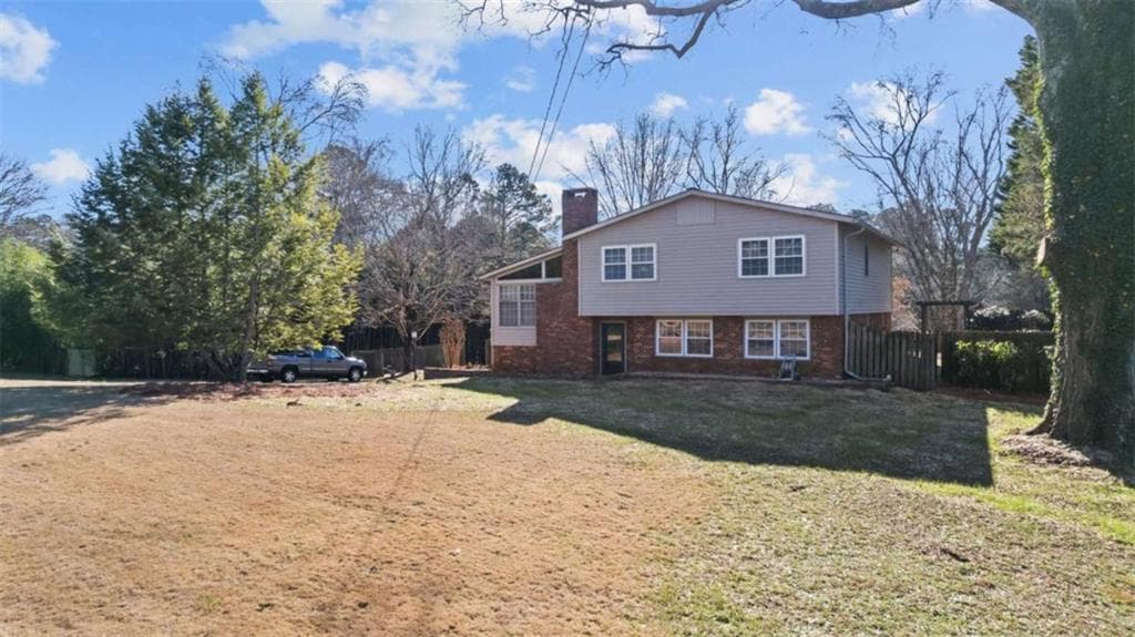5 bedroom, 3 bathroom, 2,850 sq ft single family residence for sale at 8 Lakemoore Drive, Rome, GA 30161 — photo 2