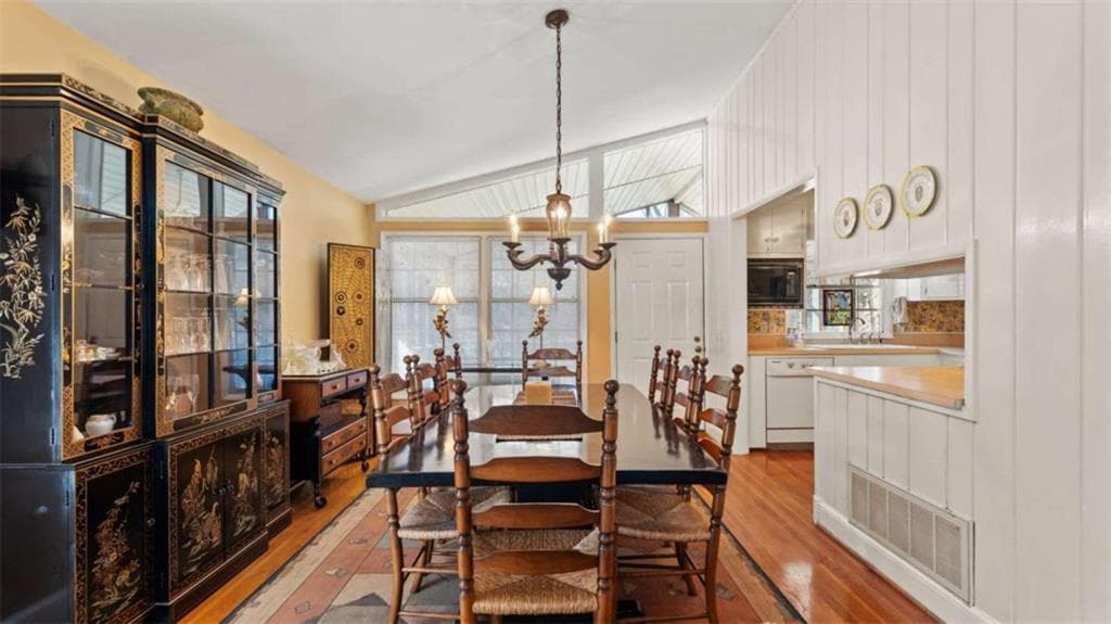 5 bedroom, 3 bathroom, 2,850 sq ft single family residence for sale at 8 Lakemoore Drive, Rome, GA 30161 — photo 7