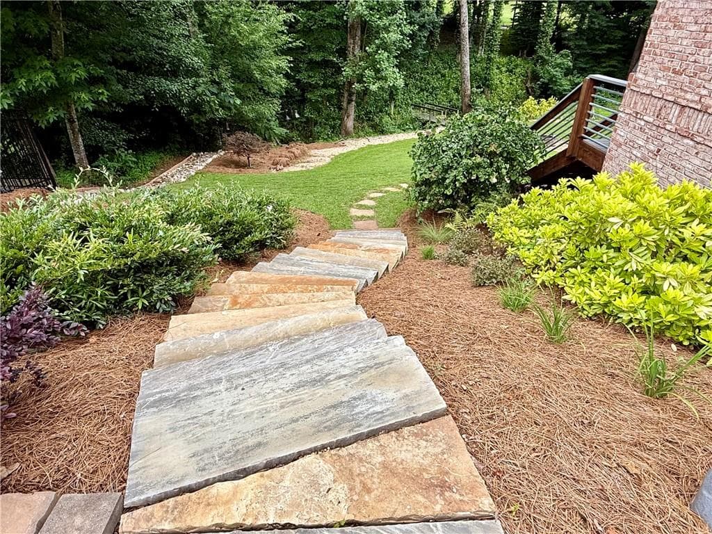 6 bedroom, 5 bathroom, 4,791 sq ft single family residence under contract at 4041 Hickory Fairway Drive, Woodstock, GA 30188 — photo 4