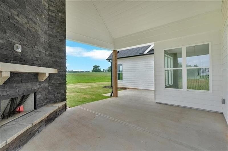 5 bedroom, 3 bathroom, 3,530 sq ft single family residence under contract at 152 Palisade Drive, Rydal, GA 30171 — photo 5
