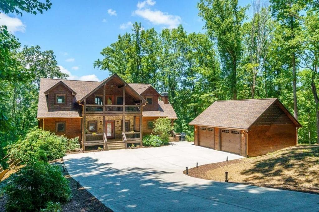 4 bedroom, 6 bathroom, 4,816 sq ft single family residence for sale at 1252 Mountainside Parkway, Ellijay, GA 30536 — photo 2