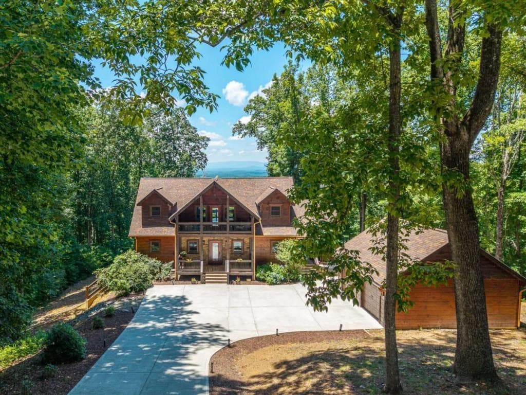4 bedroom, 6 bathroom, 4,816 sq ft single family residence for sale at 1252 Mountainside Parkway, Ellijay, GA 30536
