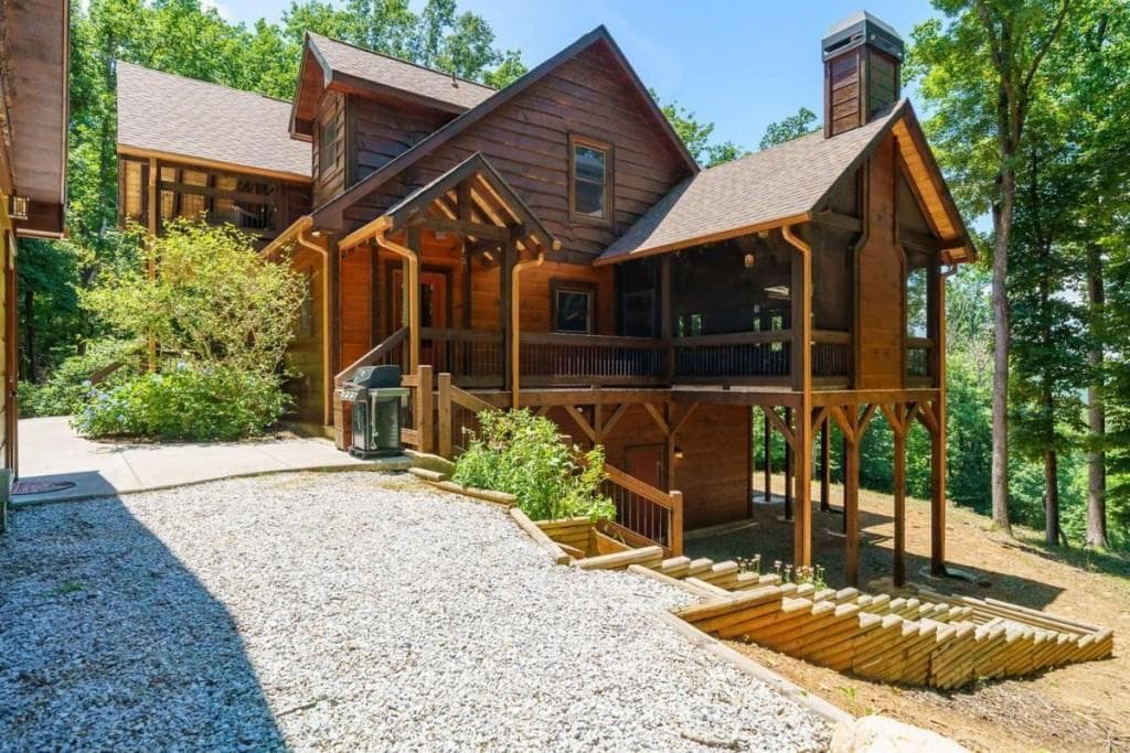 4 bedroom, 6 bathroom, 4,816 sq ft single family residence for sale at 1252 Mountainside Parkway, Ellijay, GA 30536 — photo 4
