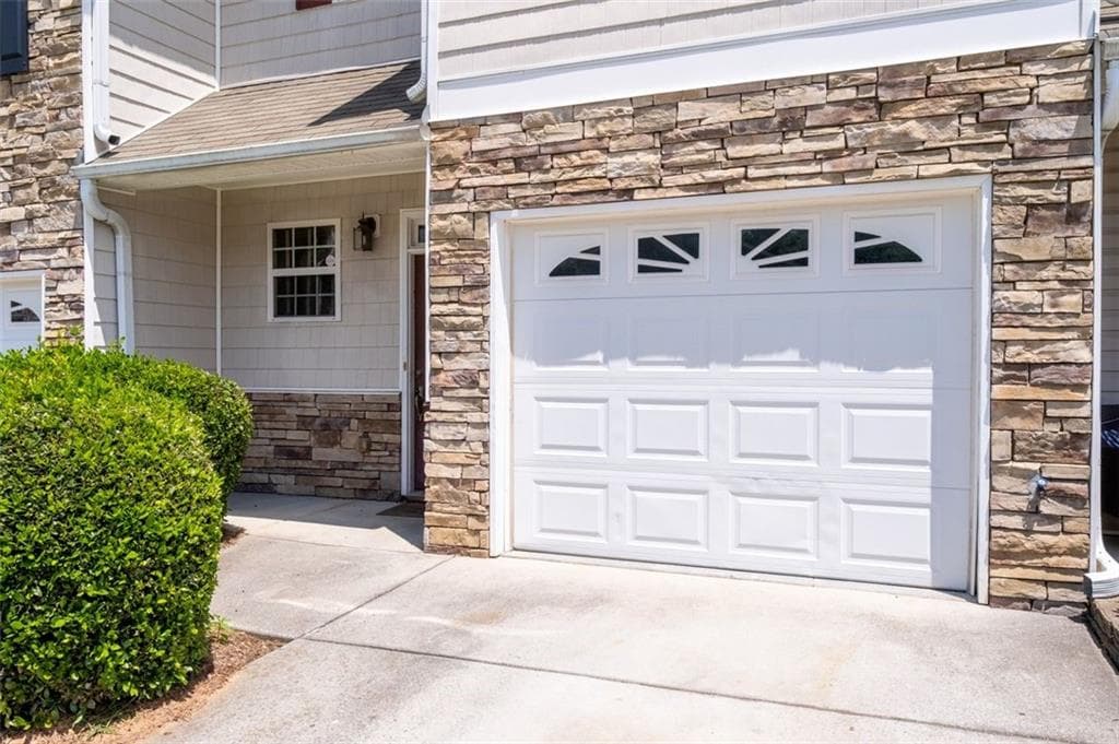 3 bedroom, 3 bathroom, 1,564 sq ft townhouse under contract at 155 Linton Drive, Acworth, GA 30102 — photo 2