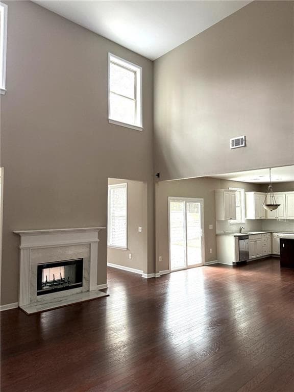 5 bedroom, 3 bathroom single family residence for rent at 10570 Haynes Valley Court, Alpharetta, GA 30022 for $3,650 a month — photo 3