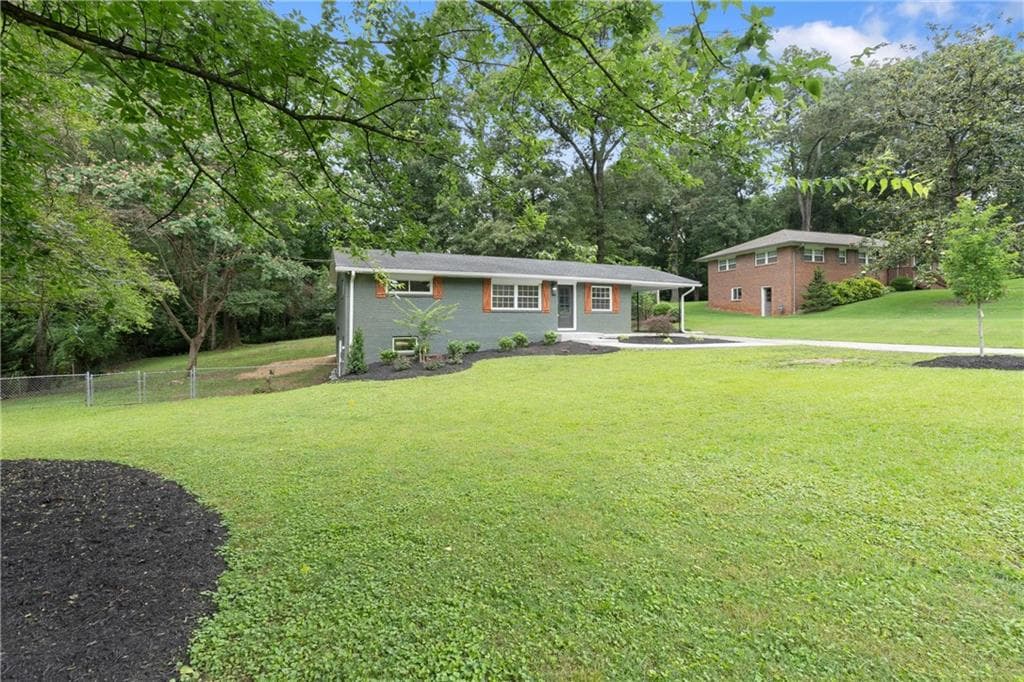 3 bedroom, 1 bathroom, 1,300 sq ft single family residence under contract at 2324 Elmwood Circle, Atlanta, GA 30339 — photo 2