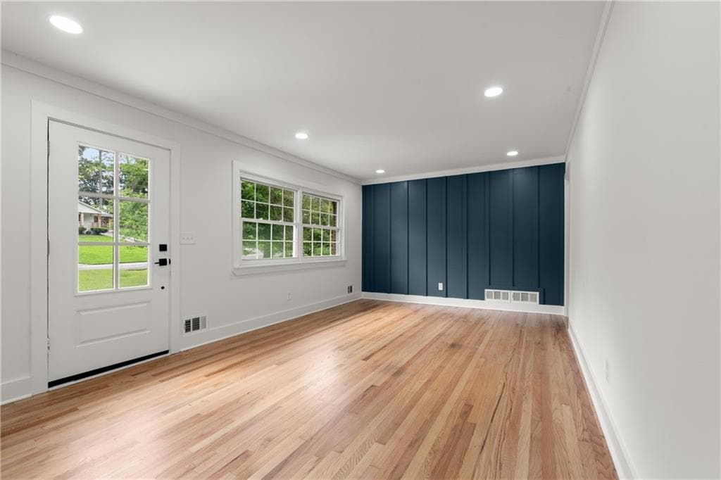3 bedroom, 1 bathroom, 1,300 sq ft single family residence under contract at 2324 Elmwood Circle, Atlanta, GA 30339 — photo 3