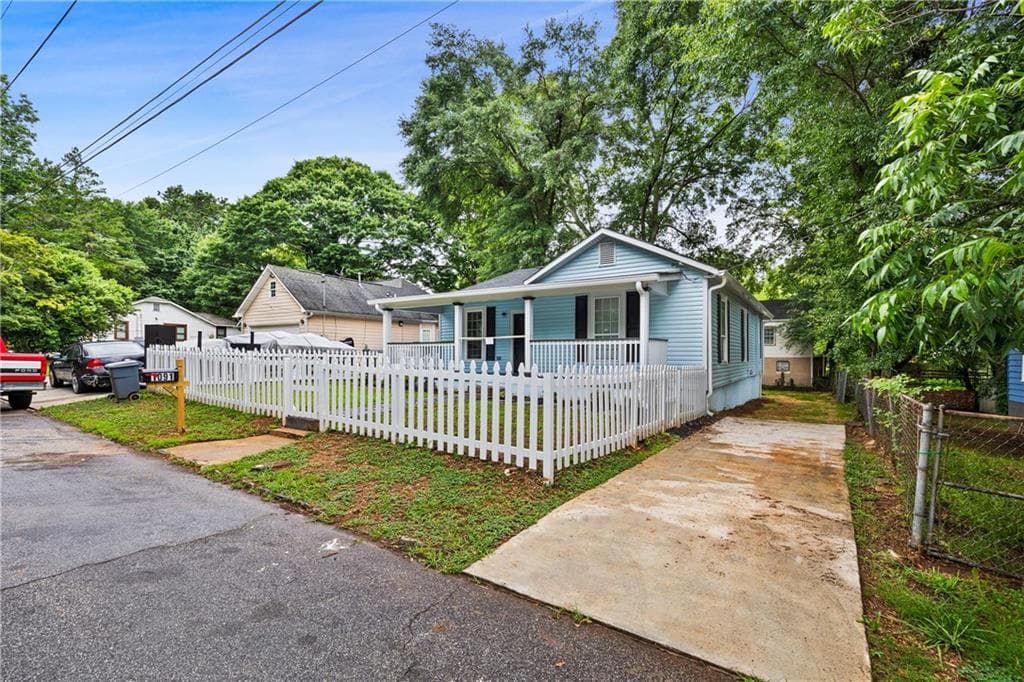 4 bedroom, 3 bathroom, 1,458 sq ft single family residence for sale at 1091 Regent Street, Atlanta, GA 30310 — photo 2