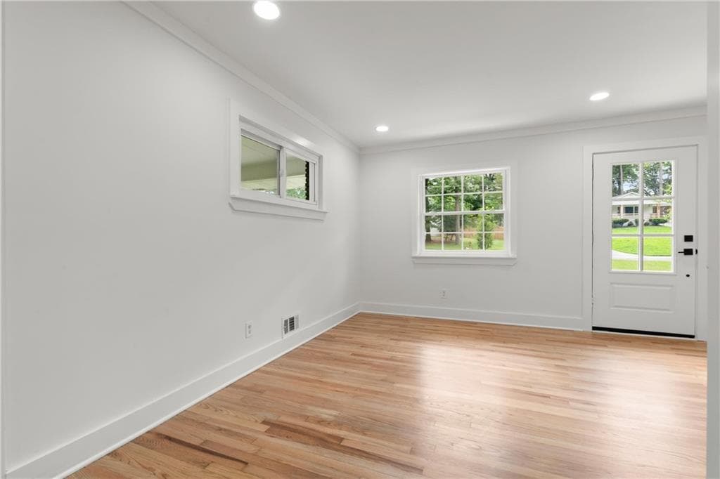 3 bedroom, 1 bathroom, 1,300 sq ft single family residence under contract at 2324 Elmwood Circle, Atlanta, GA 30339 — photo 8