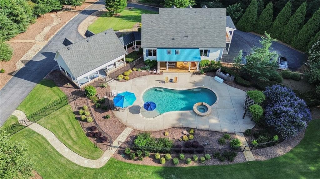 5 bedroom, 4 bathroom, 4,450 sq ft single family residence for sale at 281 Chilhoe Drive, Canton, GA 30115 — photo 4